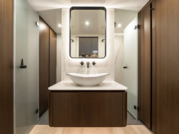 SEA BLISS Sunreef 70 - master cabin bathroom SEA BLISS Sunreef 70 - master cabin bathroom