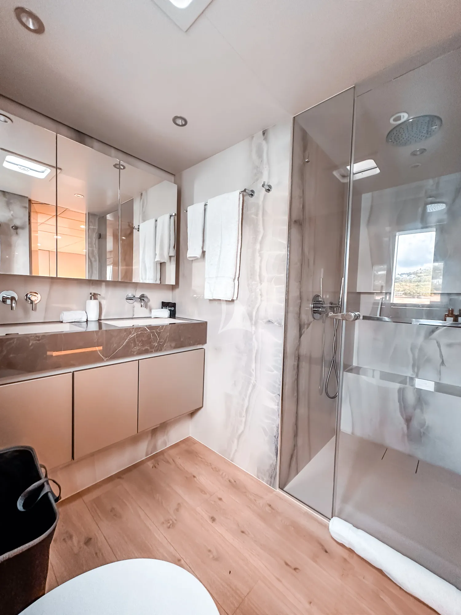 SEACLUSION Sunreef 80 - master cabin bathroom