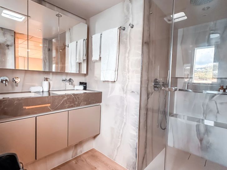 SEACLUSION Sunreef 80 - master cabin bathroom SEACLUSION Sunreef 80 - master cabin bathroom