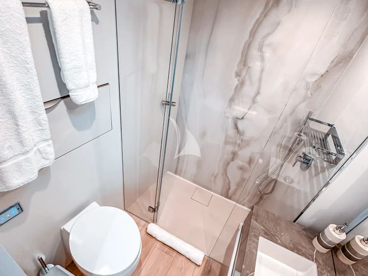 SEACLUSION Sunreef 80 - VIP cabin bathroom SEACLUSION Sunreef 80 - VIP cabin bathroom