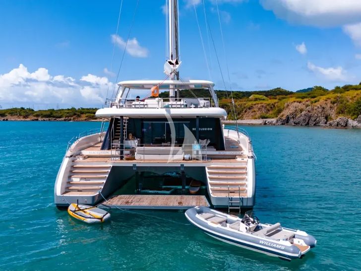 SEACLUSION Sunreef 80 - anchored aft shot SEACLUSION Sunreef 80 - anchored aft shot