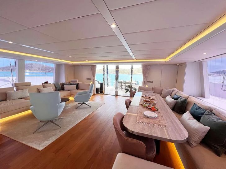 SEACLUSION Sunreef 80 - main saloon SEACLUSION Sunreef 80 - main saloon