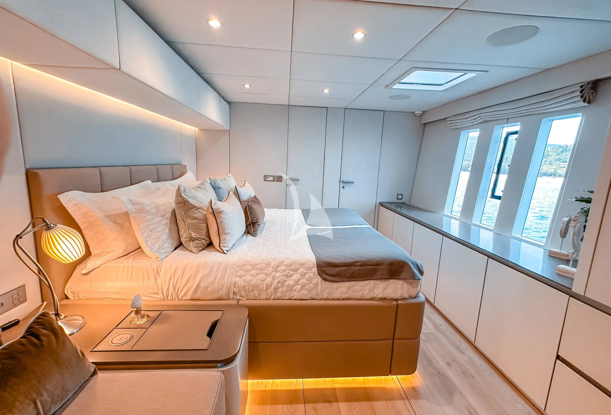 SEACLUSION Sunreef 80 - master cabin side shot