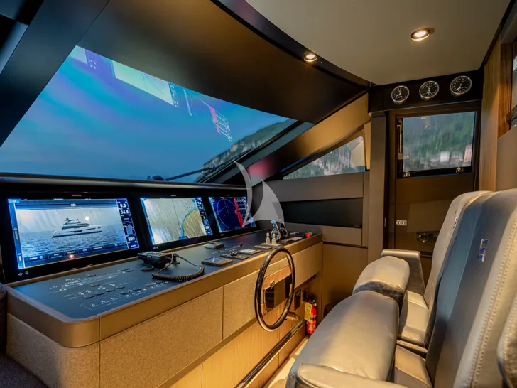 DIAMOND Ferretti 780 - cockpit DIAMOND Ferretti 780 - cockpit