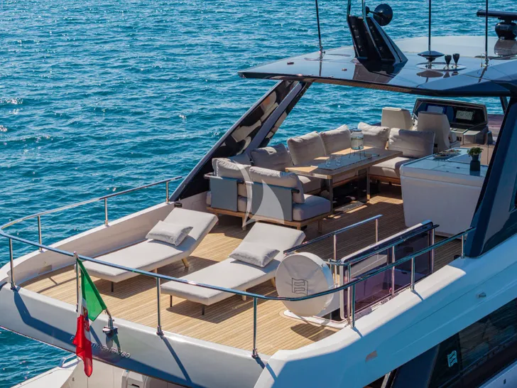DIAMOND Ferretti 780 - sundeck aft DIAMOND Ferretti 780 - sundeck aft
