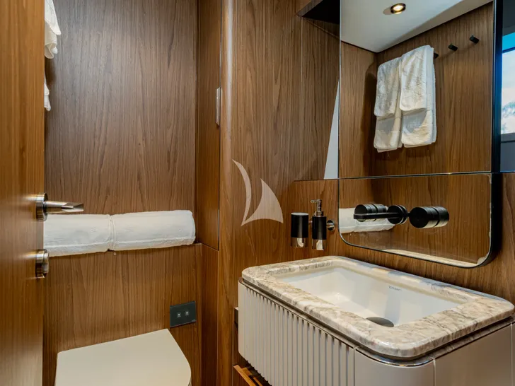 DIAMOND Ferretti 780 - twin cabin bathroom DIAMOND Ferretti 780 - twin cabin bathroom