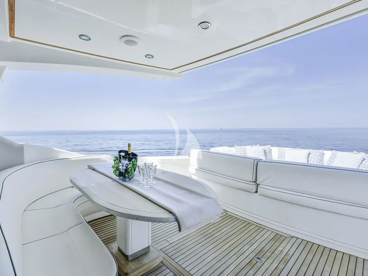 SEA LADY Dalla Pieta 80 - aft deck dining area SEA LADY Dalla Pieta 80 - aft deck dining area