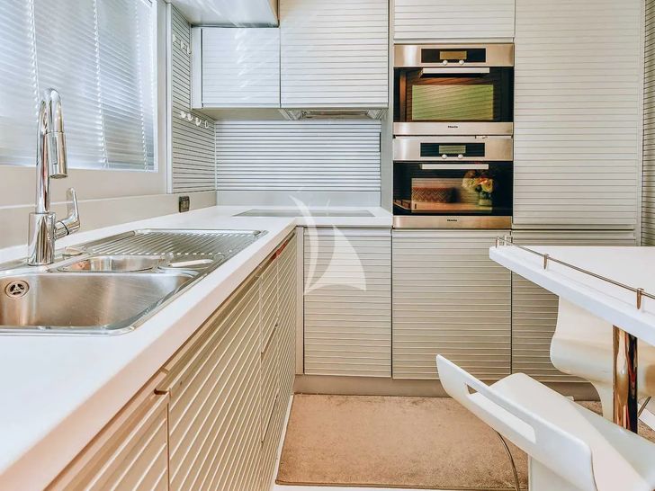 SEA LADY Dalla Pieta 80 - galley SEA LADY Dalla Pieta 80 - galley