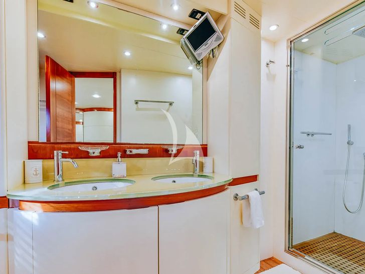 SEA LADY Dalla Pieta 80 - master cabin bathroom SEA LADY Dalla Pieta 80 - master cabin bathroom