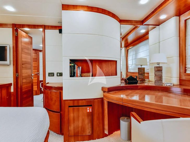 SEA LADY Dalla Pieta 80 - master cabin vanity area SEA LADY Dalla Pieta 80 - master cabin vanity area