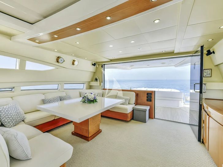 SEA LADY Dalla Pieta 80 - saloon seating and dining SEA LADY Dalla Pieta 80 - saloon seating and dining