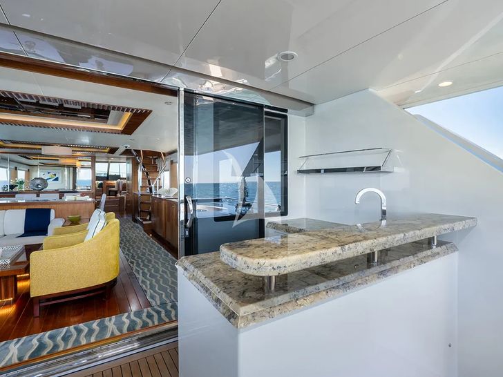 SEA N SEA Ocean Alexander 100 - aft deck bar SEA N SEA Ocean Alexander 100 - aft deck bar