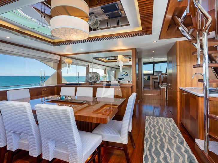 SEA N SEA Ocean Alexander 100 - dining area SEA N SEA Ocean Alexander 100 - dining area