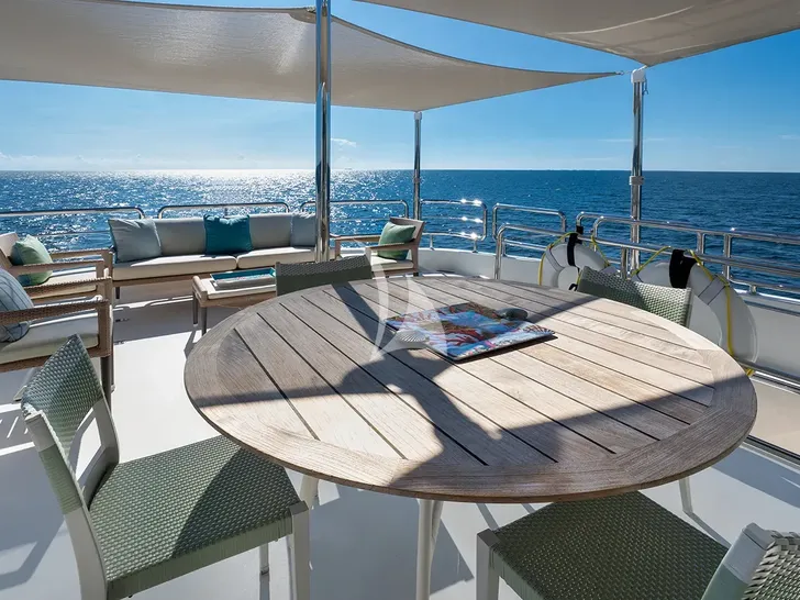 SEA N SEA Ocean Alexander 100 - flybridge seating and dining SEA N SEA Ocean Alexander 100 - flybridge seating and dining