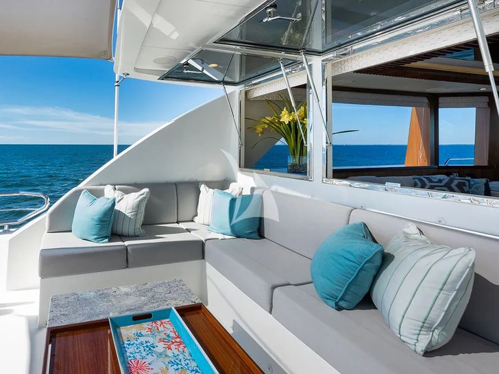 SEA N SEA Ocean Alexander 100 - flybridge seating area SEA N SEA Ocean Alexander 100 - flybridge seating area