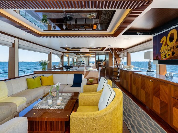 SEA N SEA Ocean Alexander 100 - saloon with TV SEA N SEA Ocean Alexander 100 - saloon with TV