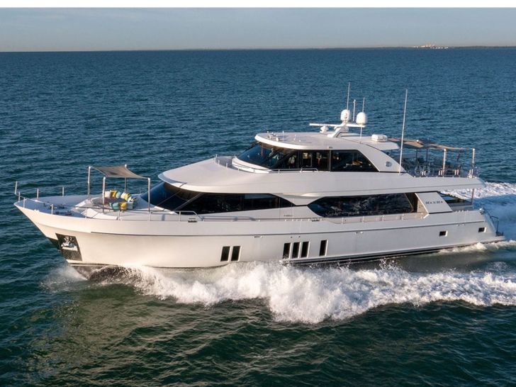 SEA N SEA Ocean Alexander 100 - side shot cruising SEA N SEA Ocean Alexander 100 - side shot cruising