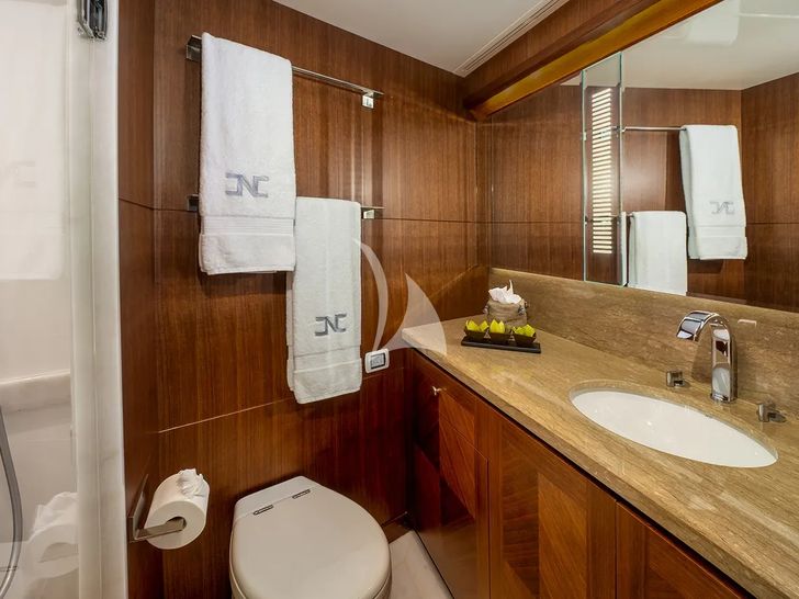 SEA N SEA Ocean Alexander 100 - twin cabin 2 bathroom SEA N SEA Ocean Alexander 100 - twin cabin 2 bathroom