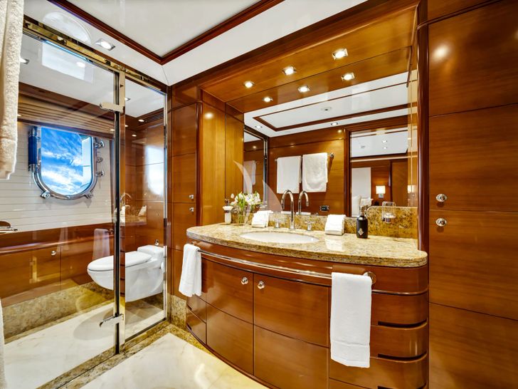 SEASCAPE V Benetti Vision 145 - VIP cabin 1 bathroom SEASCAPE V Benetti Vision 145 - VIP cabin 1 bathroom