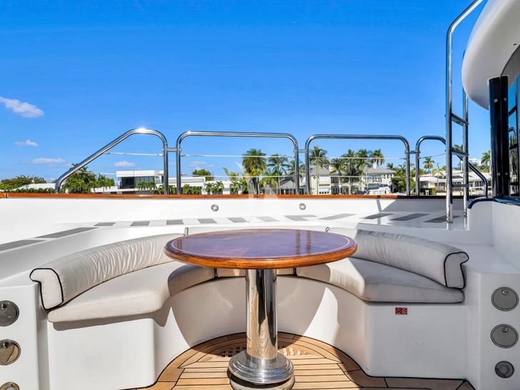 SEASCAPE V Benetti Vision 145 - foredeck lounge SEASCAPE V Benetti Vision 145 - foredeck lounge
