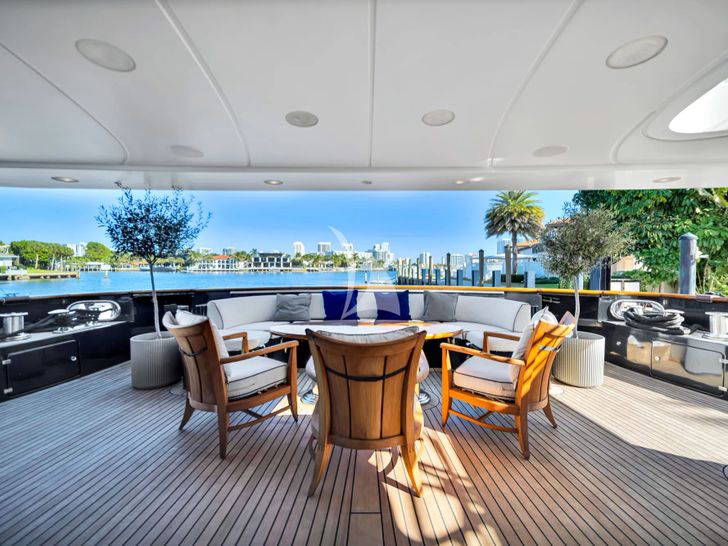 SEASCAPE V Benetti Vision 145 - main aft deck alfresco dining area SEASCAPE V Benetti Vision 145 - main aft deck alfresco dining area