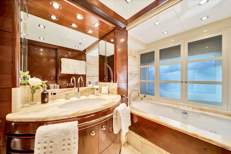 Charter Yacht SEASCAPE V - Benetti Vision 145 - 5 Cabins - Nassau - Exumas - Bahamas - Caribbean