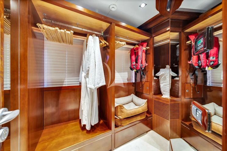 Charter Yacht SEASCAPE V - Benetti Vision 145 - 5 Cabins - Nassau - Exumas - Bahamas - Caribbean