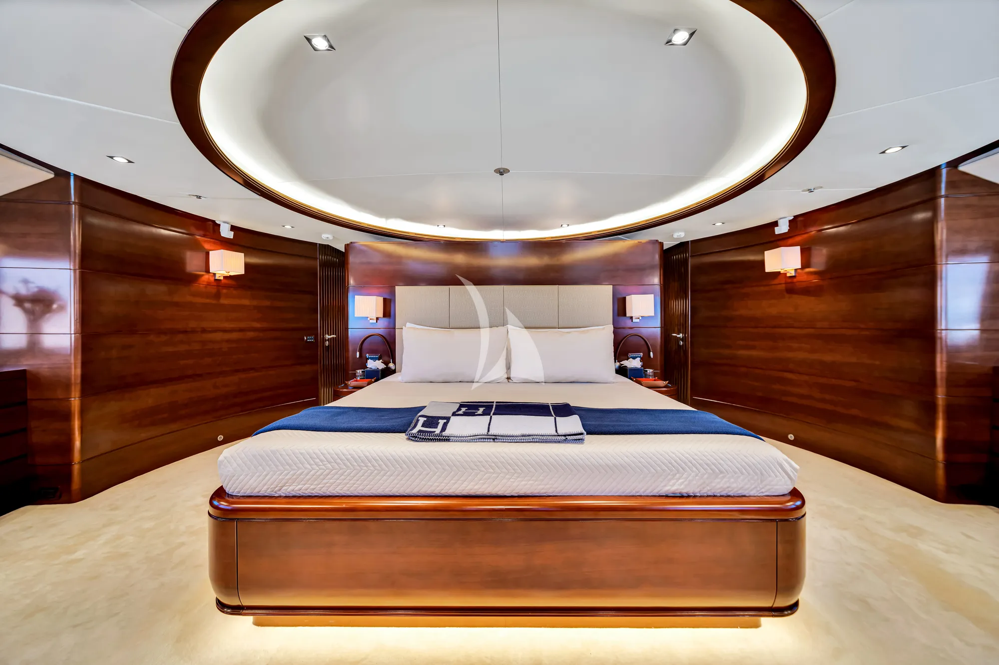 SEASCAPE V Benetti Vision 145 - master cabin