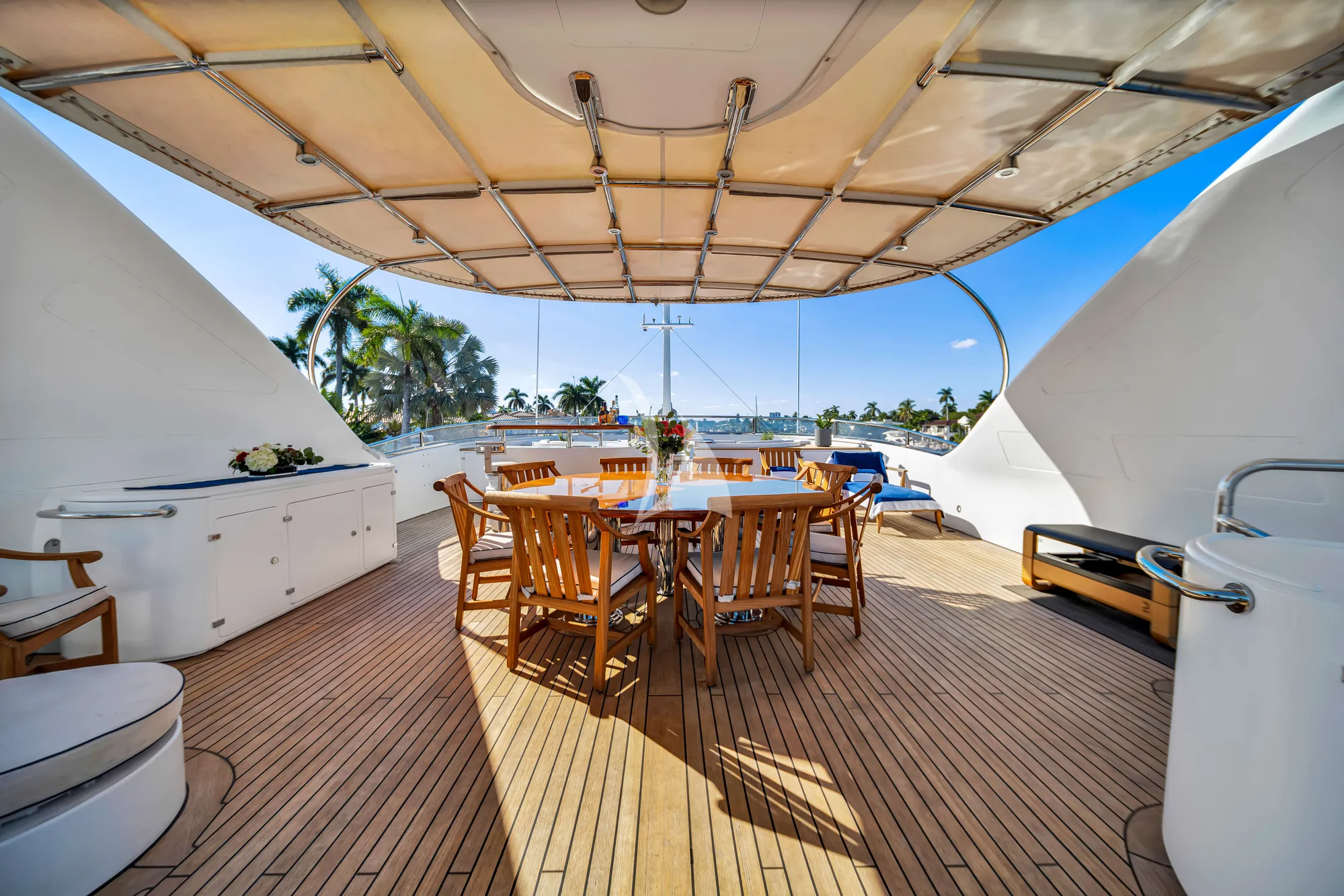 SEASCAPE V Benetti Vision 145 - sundeck