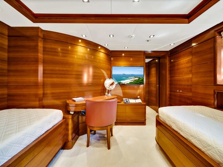 SEASCAPE V Benetti Vision 145 - twin cabin vanity SEASCAPE V Benetti Vision 145 - twin cabin vanity