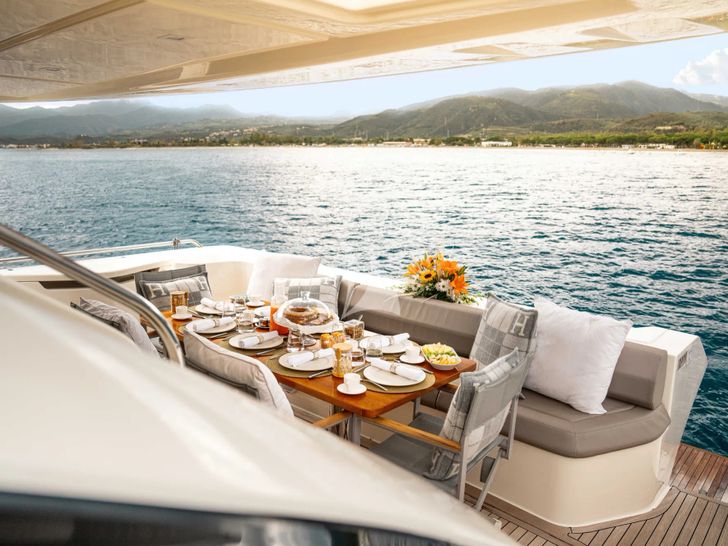 SEA SONS Ferretti 700 - aft deck SEA SONS Ferretti 700 - aft deck