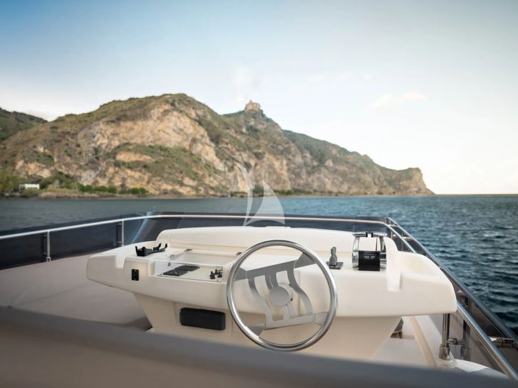 SEA SONS Ferretti 700 - flybridge helm SEA SONS Ferretti 700 - flybridge helm