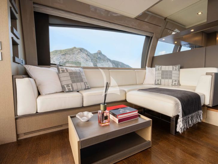 SEA SONS Ferretti 700 - saloon seating SEA SONS Ferretti 700 - saloon seating