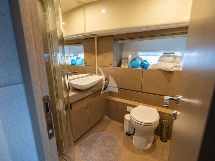 SEA SONS Ferretti 700 - twin cabin 1 bathroom SEA SONS Ferretti 700 - twin cabin 1 bathroom