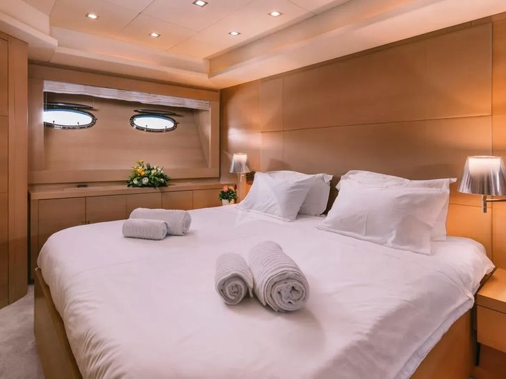 SEAS THE DAY Posillipo Technema 85 - VIP cabin 2 SEAS THE DAY Posillipo Technema 85 - VIP cabin 2