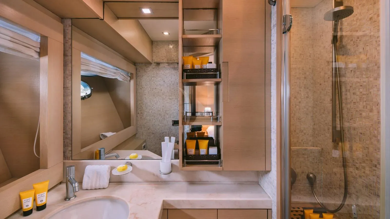 SEAS THE DAY Posillipo Technema 85 - VIP cabin bathroom