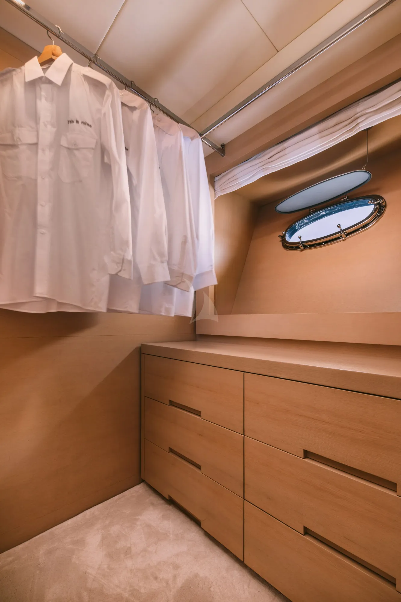 SEAS THE DAY Posillipo Technema 85 - VIP cabin walk-in closet