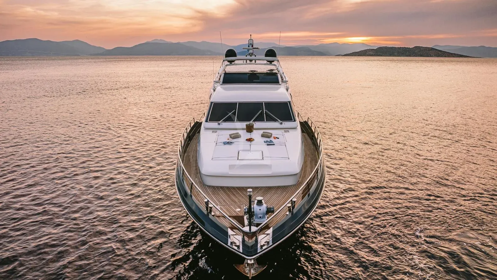 SEAS THE DAY Posillipo Technema 85 - anchored bow view