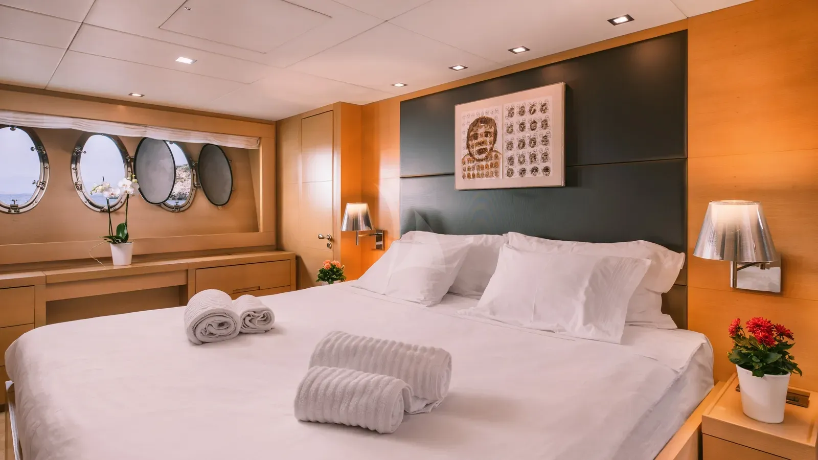 SEAS THE DAY Posillipo Technema 85 - master cabin