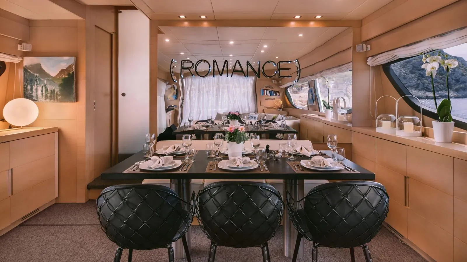 SEAS THE DAY Posillipo Technema 85 - saloon dining area