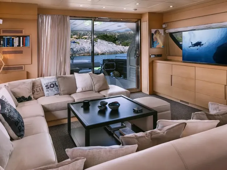 SEAS THE DAY Posillipo Technema 85 - saloon SEAS THE DAY Posillipo Technema 85 - saloon