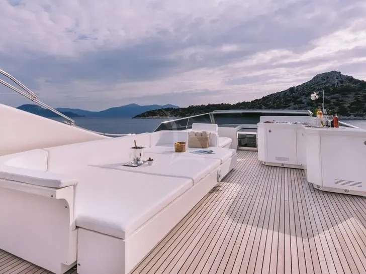 SEAS THE DAY Posillipo Technema 85 - sundeck lounge and bar SEAS THE DAY Posillipo Technema 85 - sundeck lounge and bar