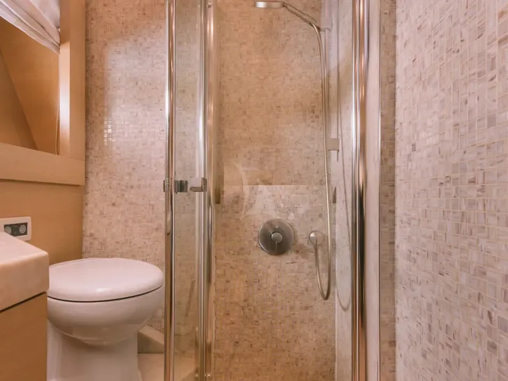 SEAS THE DAY Posillipo Technema 85 - twin cabin 1 bathroom SEAS THE DAY Posillipo Technema 85 - twin cabin 1 bathroom