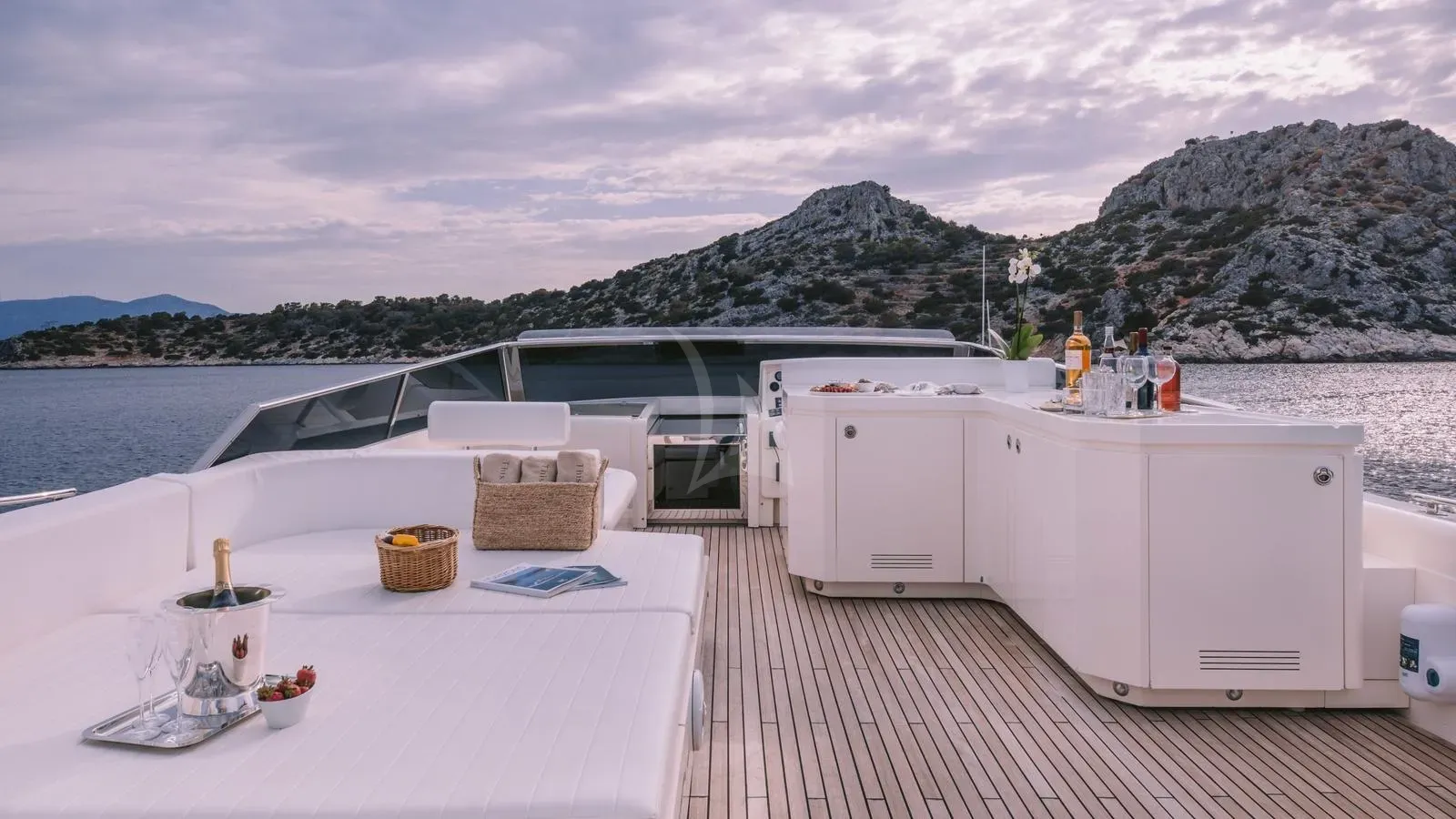 SEAS THE DAY Posillipo Technema 85 - wine on the sundeck