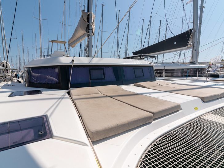 SEAVEN Dufour 48 - foredeck sun pads and net trampolines SEAVEN Dufour 48 - foredeck sun pads and net trampolines