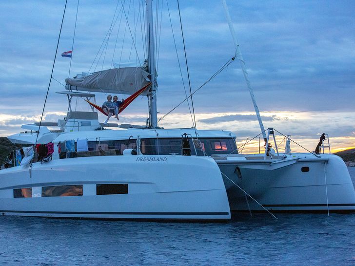 SEAVEN Dufour 48 - side profile SEAVEN Dufour 48 - side profile