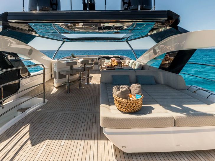 SEAWATER II Sunseeker 86 - flybridge sun bed SEAWATER II Sunseeker 86 - flybridge sun bed
