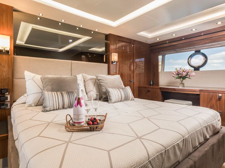 SEAWATER II Sunseeker 86 - master cabin SEAWATER II Sunseeker 86 - master cabin