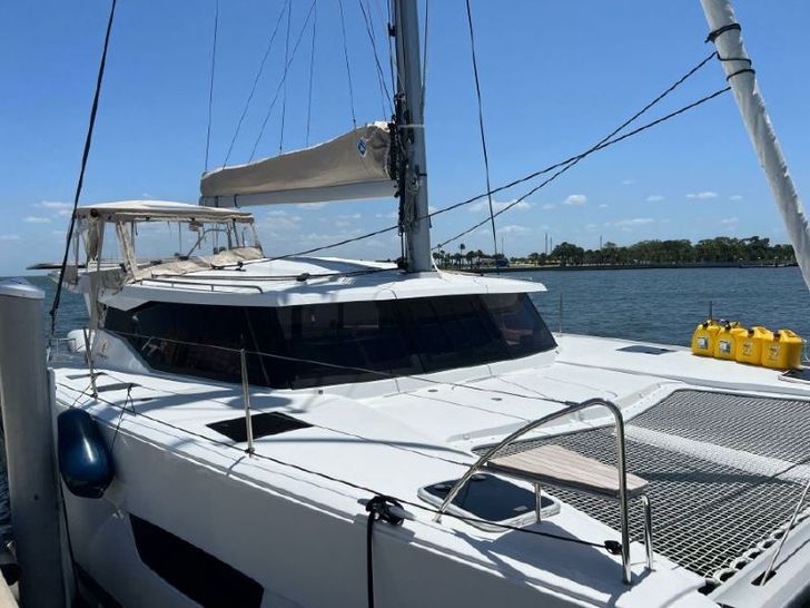 SECOND WIND Fountaine Pajot Isla 40 - foredeck SECOND WIND Fountaine Pajot Isla 40 - foredeck