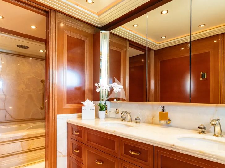 SECOND LOVE Westport W164 - VIP cabin 2 bathroom SECOND LOVE Westport W164 - VIP cabin 2 bathroom